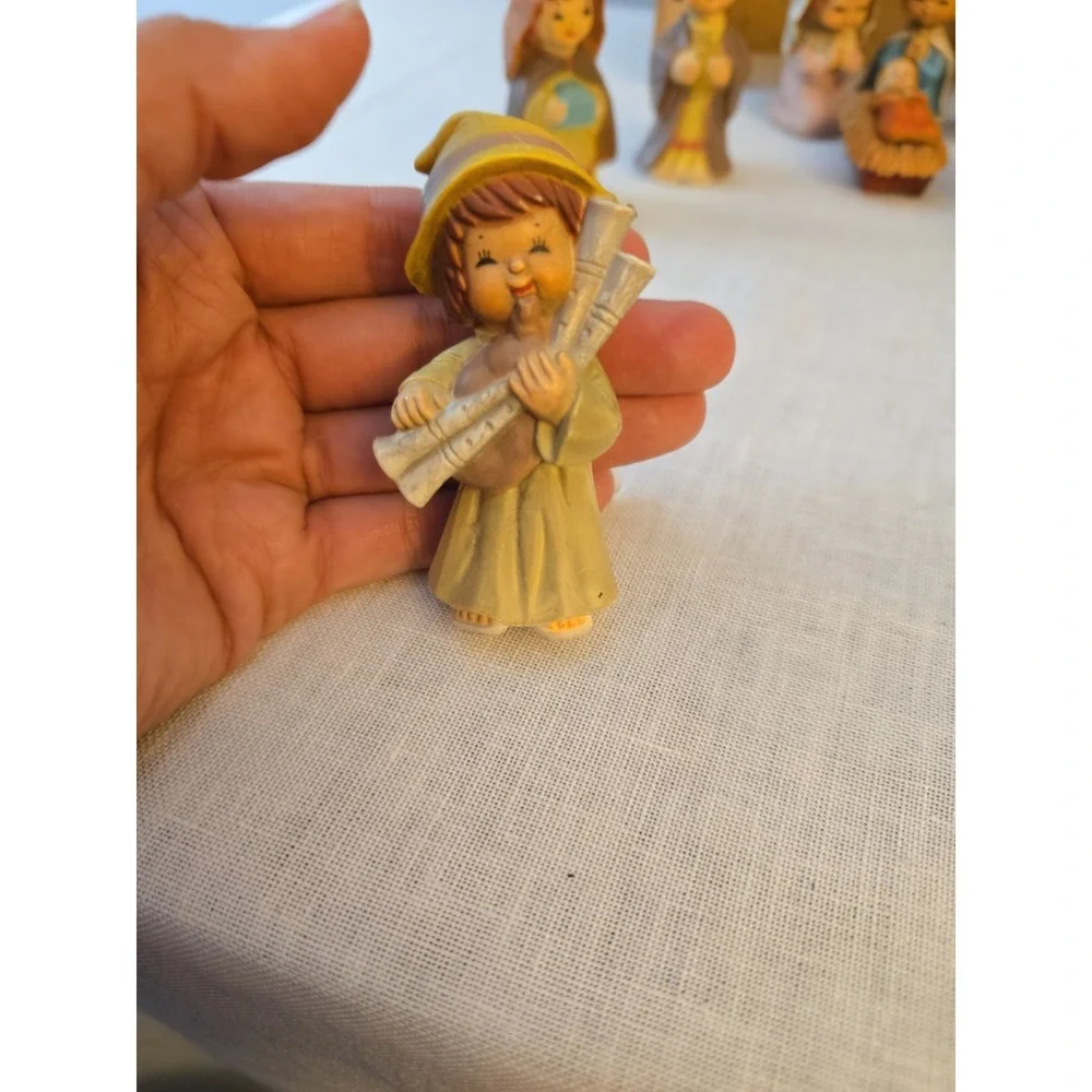 Vintage Nativity Set with Stable And 13 Figurines
